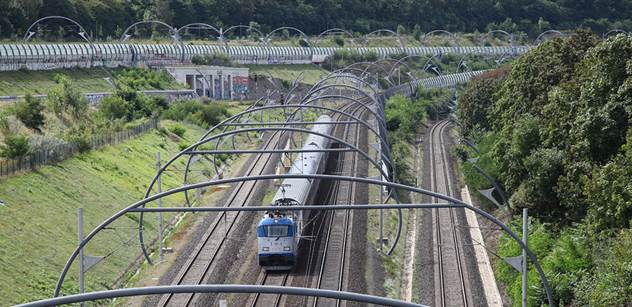 Vláda schválila převod nádraží z ČD na SŽDC. Dopravce má získat přes tři miliardy