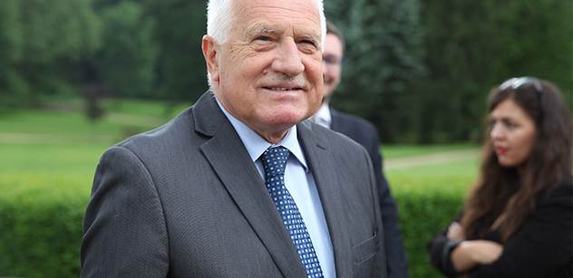 Václav Klaus popsal své zážitky z Německa paní Merkelové. Když odpůrci vylepí plakát, do rána jim ho prý zničí