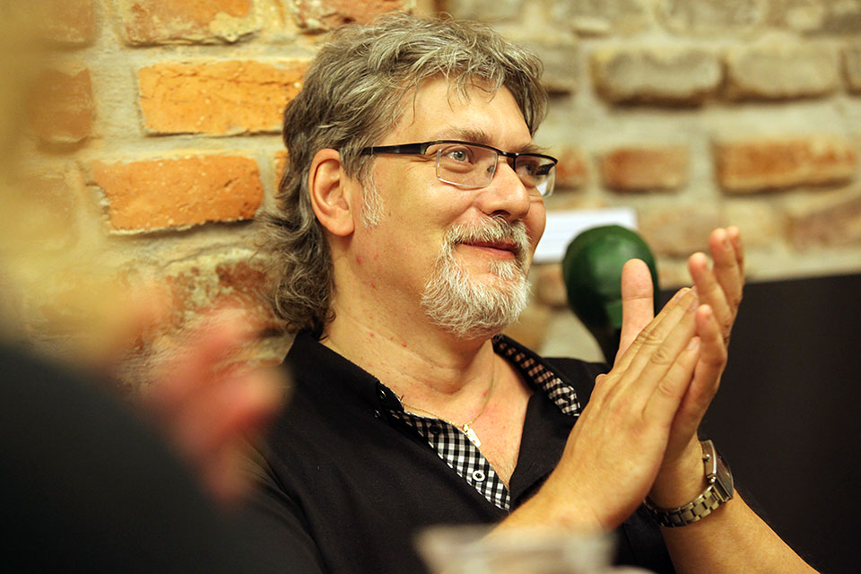 Většina našich novinářů jim tleská! Petr Žantovský odhaluje „pátou kolonu" prosazující cizí zájmy u nás. Jména zde - Vimarsana News
