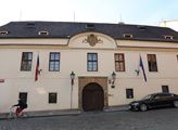 Lidé si dnes mohou prohlédnout Hrzánský a Lichtenštejnský palác