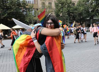 Prahou projde karnevalový průvod hrdosti Prague Pride