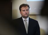 Ministr Kněžínek: Náramky monitorují už stovku osob současně