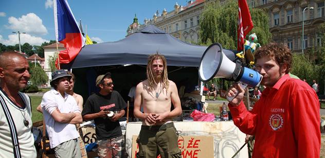 Soud s pražskou Occupy odročen, šéf strážníků v Praze 1 ztratil paměť