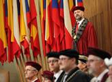 V Praze by mohla pravicová koalice vyslat do senátních voleb bývalého rektora Hampla