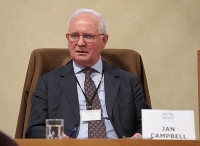 Jan Campbell: Západní sankce
