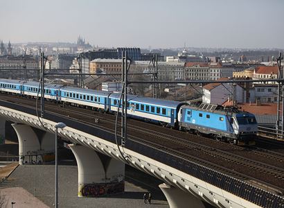 O víkendu končí letní čas, změna ovlivní čtyři noční dálkové vlaky Českých drah