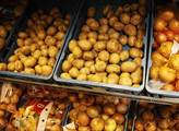 Drahé brambory: Zemědělci je nechtějí pěstovat, je to náročné. Radši sejí řepku