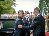 Maďarský premiér Víktor Orbán s českým premiérem A...