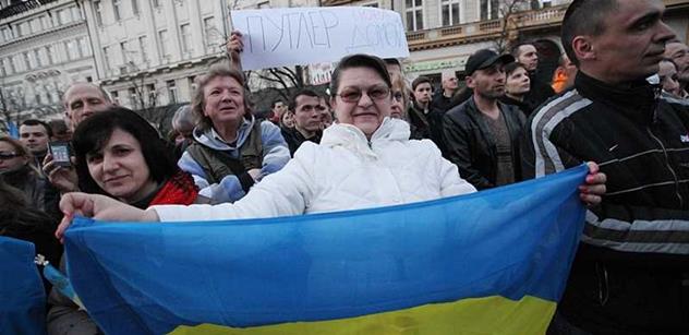 Ukrajina se rozpadne, i když to Rusko ani USA nechtějí. Už to nikdo nezastaví, řekl v rozhlase advokát Vyvadil