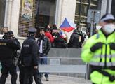 „Mlátili lidi. Demonstrant vytáhl na policistu papír. Nic.“ Svědectví z Prahy