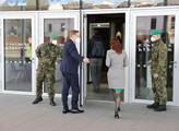 Ministr zdravotnictví Petr Arenberger vchází do Ná...