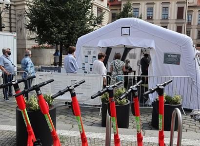 V Česku odmítají uznávat protilátky jako důkaz. Takto to funguje hned za hranicemi v Rakousku