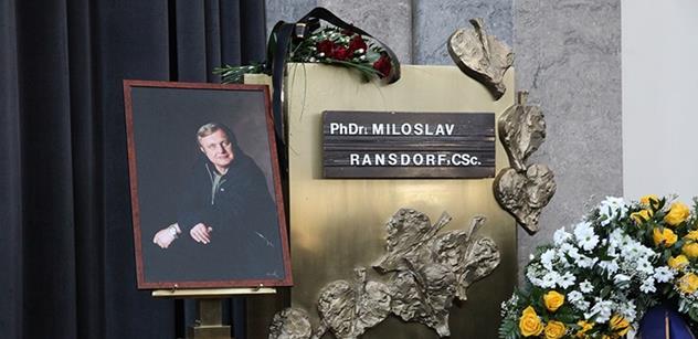 Nedoceněný Miloslav Ransdorf, říká historik. Ani KSČM prý o jeho dědictví příliš nestojí