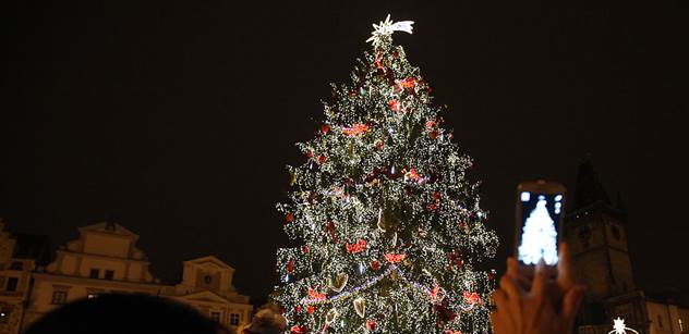 Praha: Lidé rozhodli, rozsvěcování stromu a vánoční trhy se většině líbí