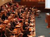 Senát rozhodne o sKartách a normách k občanskému zákoníku