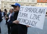 Demonstrace na podporu České televize jako veřejno...