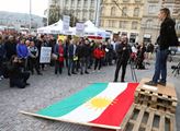 Demonstrace proti turecké invazi v Sýrii. Pořádala...
