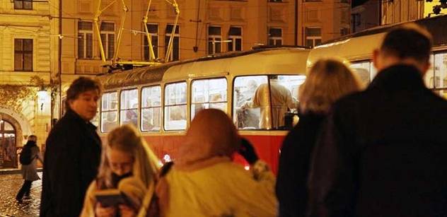 Magistrát zvažuje zavést daň za dům u zastávky tramvaje