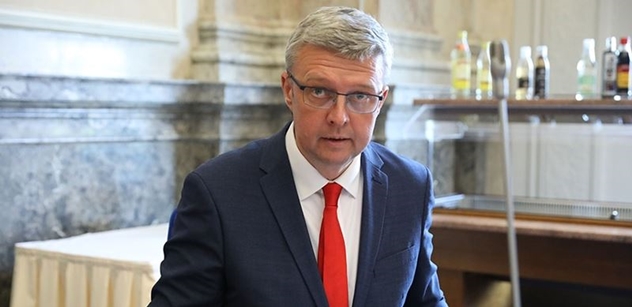 Ministr Havlíček: Na elektronickou dálniční známku vypíšeme zakázku znovu