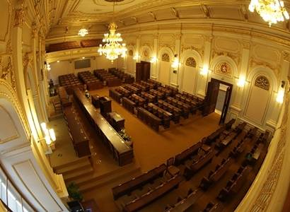 Sněmovna přehlasovala Senát a stvrdila nový stavební zákon