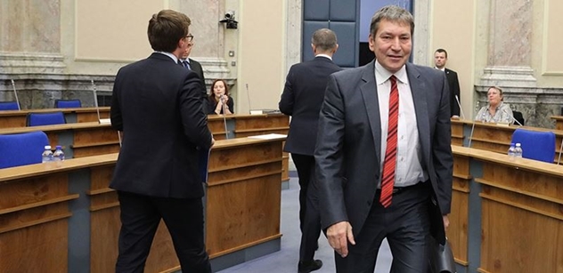 Babišův ministr Tomáš Hüner zatím neplánuje zrušit memorandum o lithiu