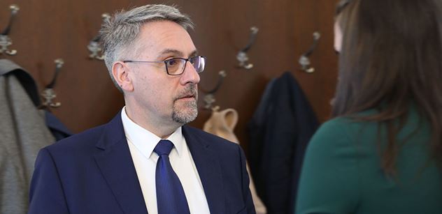 Ministr Metnar: Do Česka dorazily plicní ventilátory poskytnuté NATO