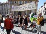 Protest profesionálních průvodců po Praze za nedos...