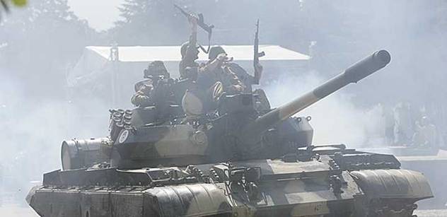 OBSE: V Donbasu se pohybují neoznačené vojenské kolony