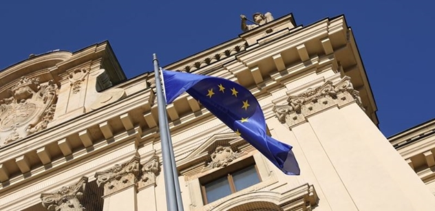 Summit EU patrně schválí ukrajinskou kandidaturu a slíbí další podporu Kyjevu