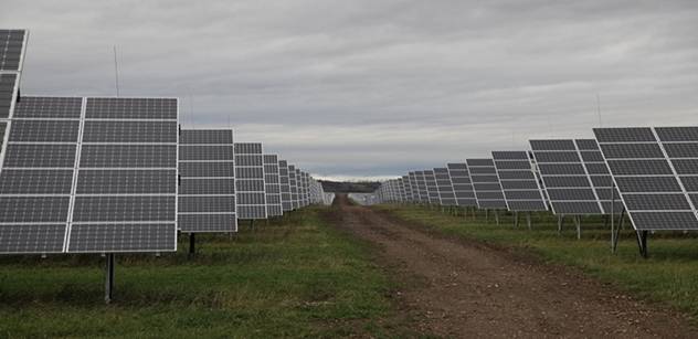 Více solárních panelů, plánuje EU. Tlačí prý na členy, ať se do toho pustí