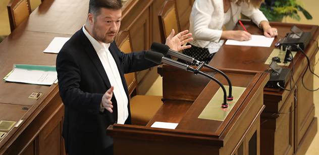 Ve Sněmovně se bojuje o změnu volby do rad ČT a ČRo. Koalice chce udolávat opozici i v noci