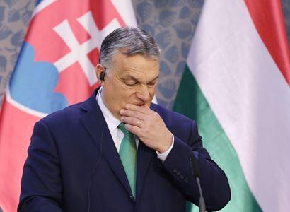 Levný benzín jen Maďarům? Diskriminace! EU stíhá Orbána. Nejen za to