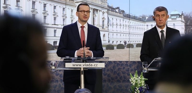 Polský premiér o polití ruského velvyslance barvou: Může si za to sám, provokoval