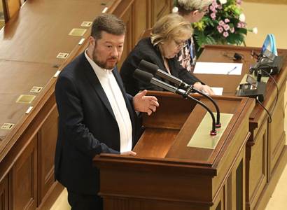 „Vláda svou snahou prosadit korespondenční volby ohrožuje demokracii v ČR,“ obává se Okamura