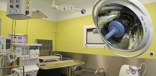 Nemocnice v Hradci omezuje investice. Kvůli DPH a vyšším platům