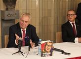 Prezident Miloš Zeman se spoluautorem knihy Radime...