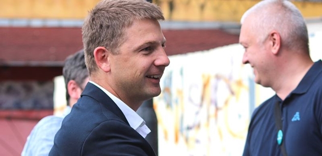 Petr Mach a další členové Strany svobodných občanů rezignují