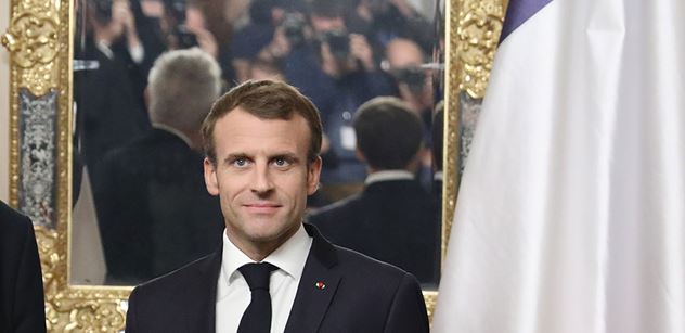 VIDEO Francouzi útočí na policisty, cítí se podvedeni. Vydrží Macron?