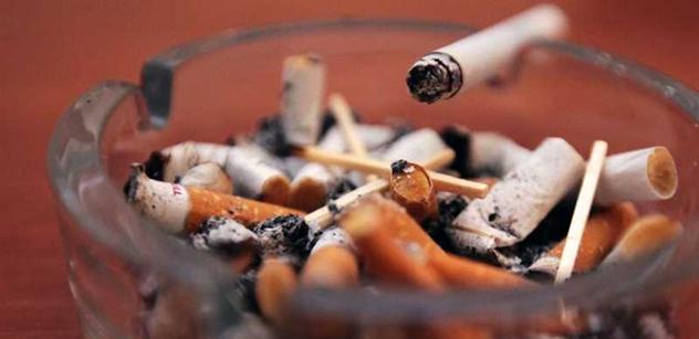 Tři čtvrtiny Čechů by zakázaly kouření v restauracích