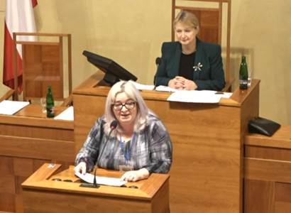 Senátorka Zwyrtek Hamplová: Stavíme mladou generaci proti seniorům