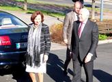 Prezidentský pár před krajským úřadem v Ostravě