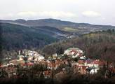 Luhačovice: Silnice od kruháče nad přehradou dostane nový povrch
