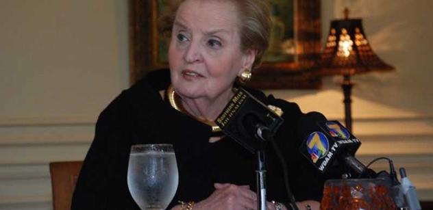Levicový komentátor sledoval vystoupení Madeleine Albrightové v ČT. A neudržel se...