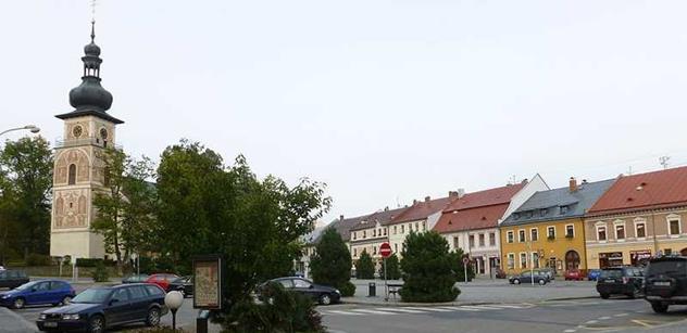 Nové Město na Moravě: Ocelové květy i monumenty z krajky v krajině
