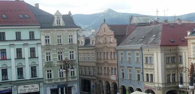 Liberec: Orlando Bloom se podepsal do kroniky města
