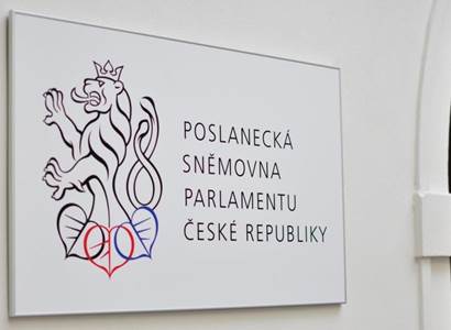 Poslanecká sněmovna: Poslanci schválili azylový zákon a jednali o České poště