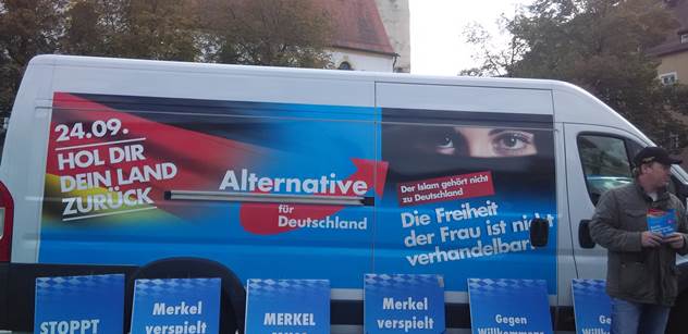 Seehofer se krátce před volbami v Bavorsku ostře opřel do AfD, která šlape CSU na paty