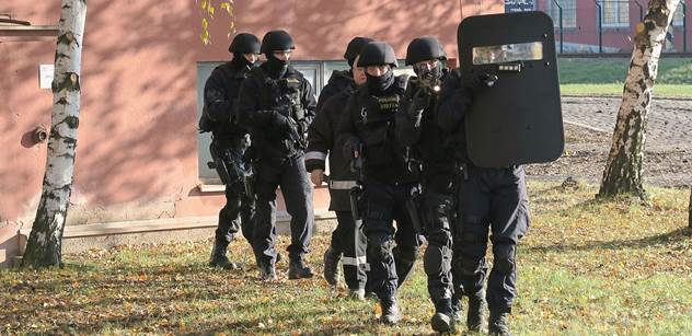 Potenciální teroristickou hrozbu zvládli policisté i energetici na jedničku