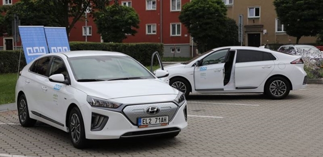 ČEZ: Havířov sází na elektromobily, v dresu města budou jezdit dva vozy Hyundai IONIQ