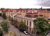 VFN Praha: Mimotělní oběh ve VFN už 12 let zachraňuje životy.